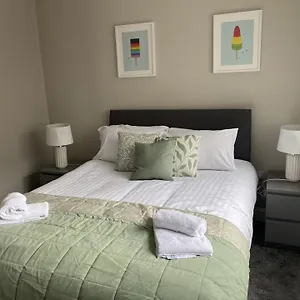 Modern 1 Bdr By Breaks Belfast